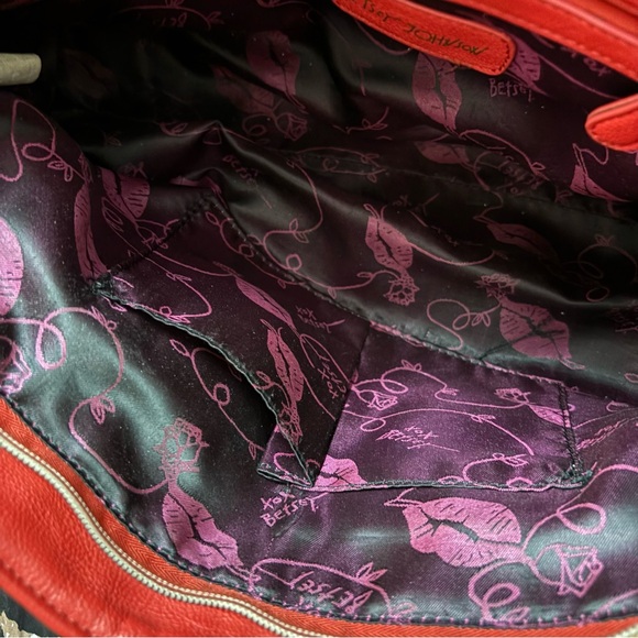 Betsey Johnson Red Heart Shape Quilted Bag with Gold hardware - Picture 9 of 12